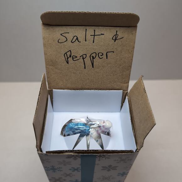 Temp-tations Seasonal Snowflakes 2 Piece Stacking Salt Pepper Shakers White Mug - Picture 5 of 8